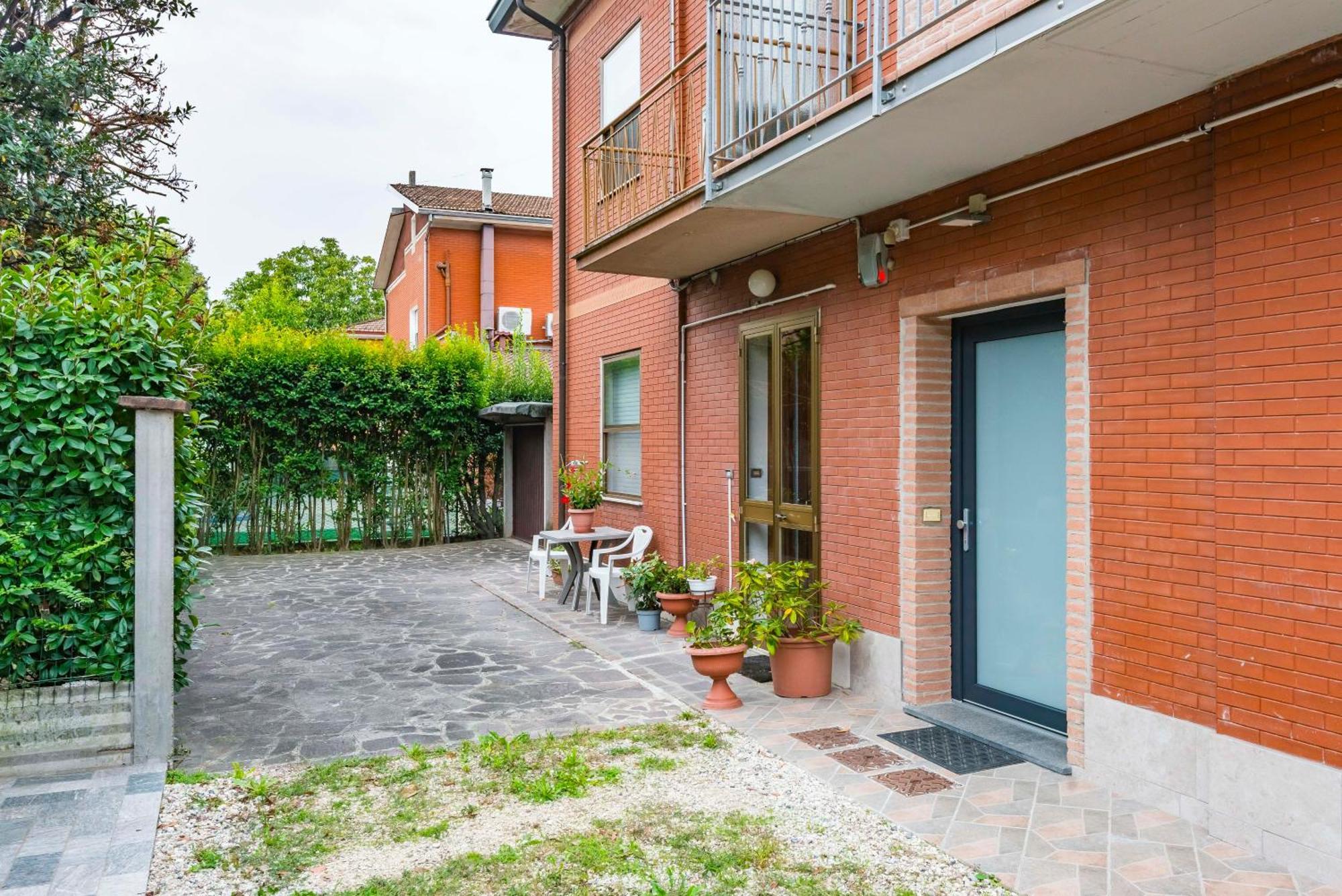 Stile E Comfort In Citta Con Wi-Fi Carpi Luaran gambar